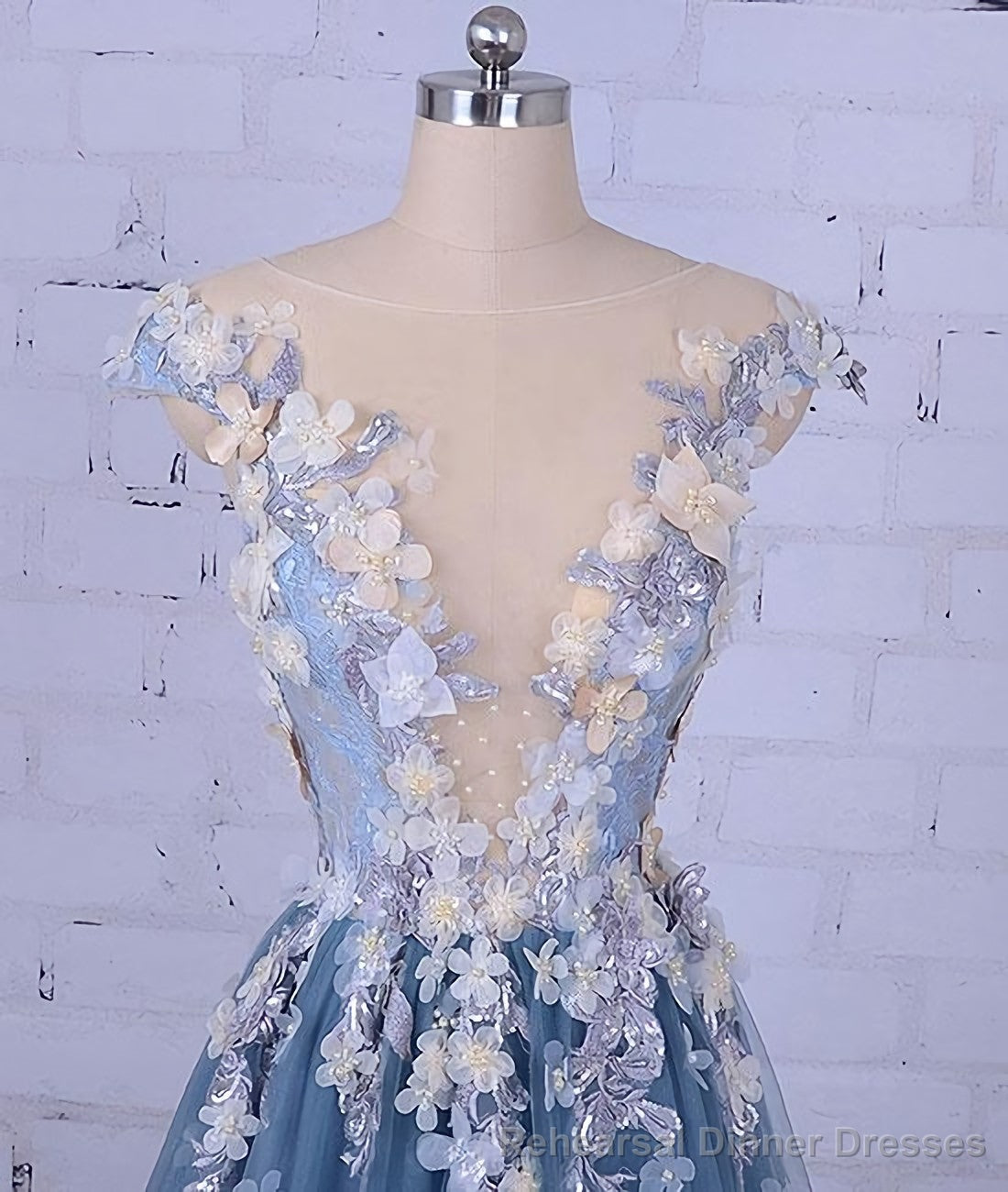 Unique Pncess Appliqued Tulle Long Prom Dresses