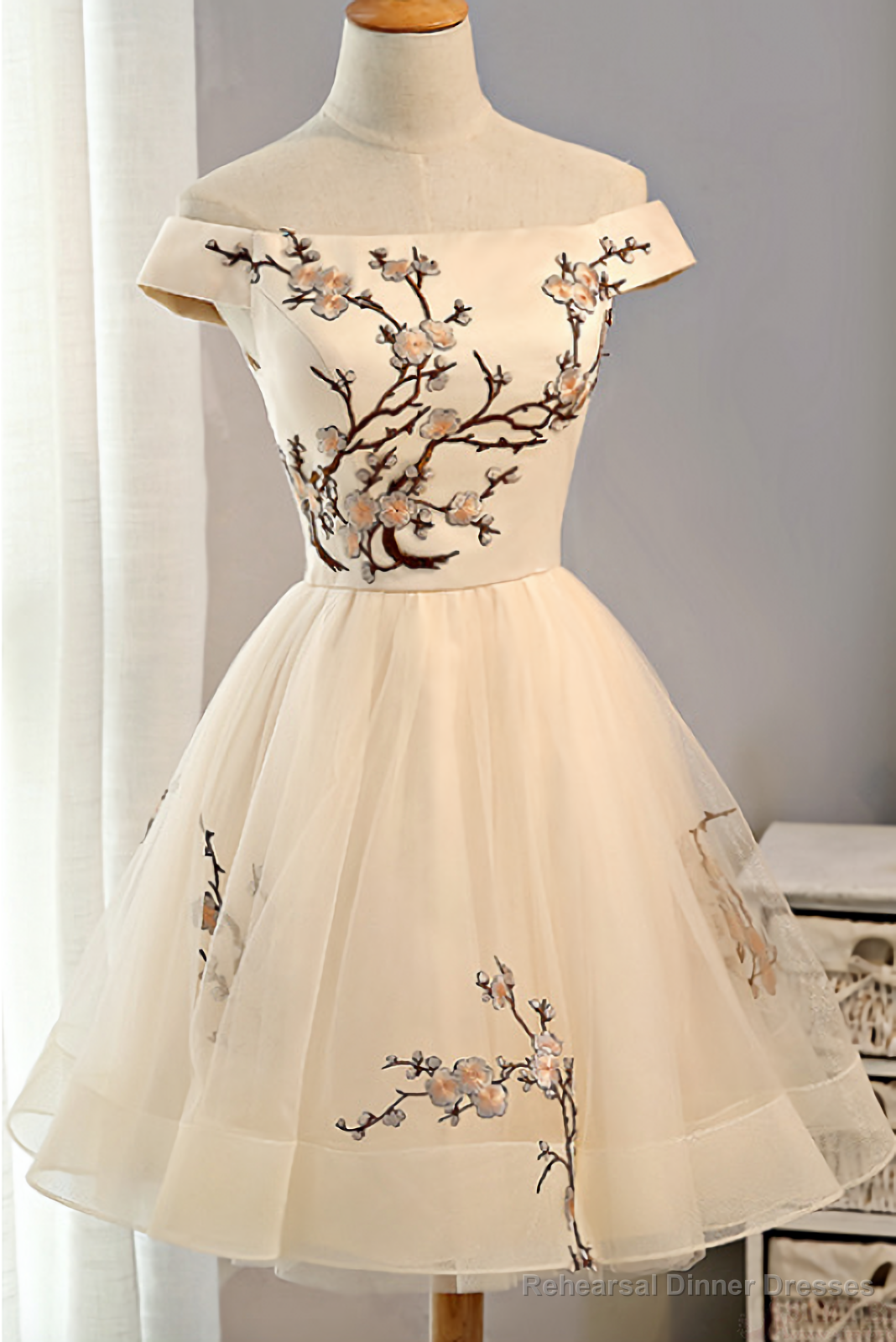 Cap Sleeves Embroidery Tulle Short A Line Prom Dresses Secondary image
