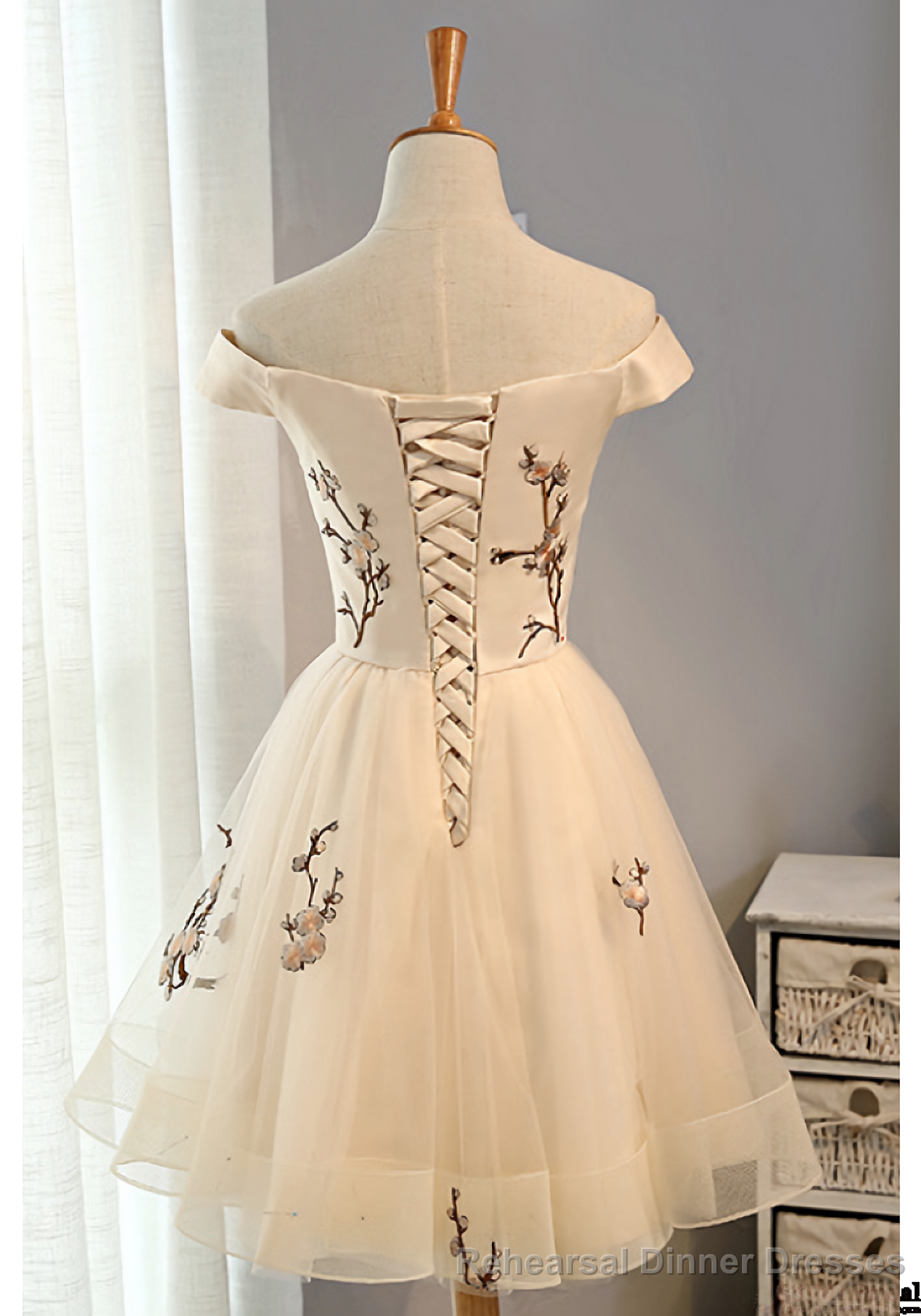 Cap Sleeves Embroidery Tulle Short A Line Prom Dresses