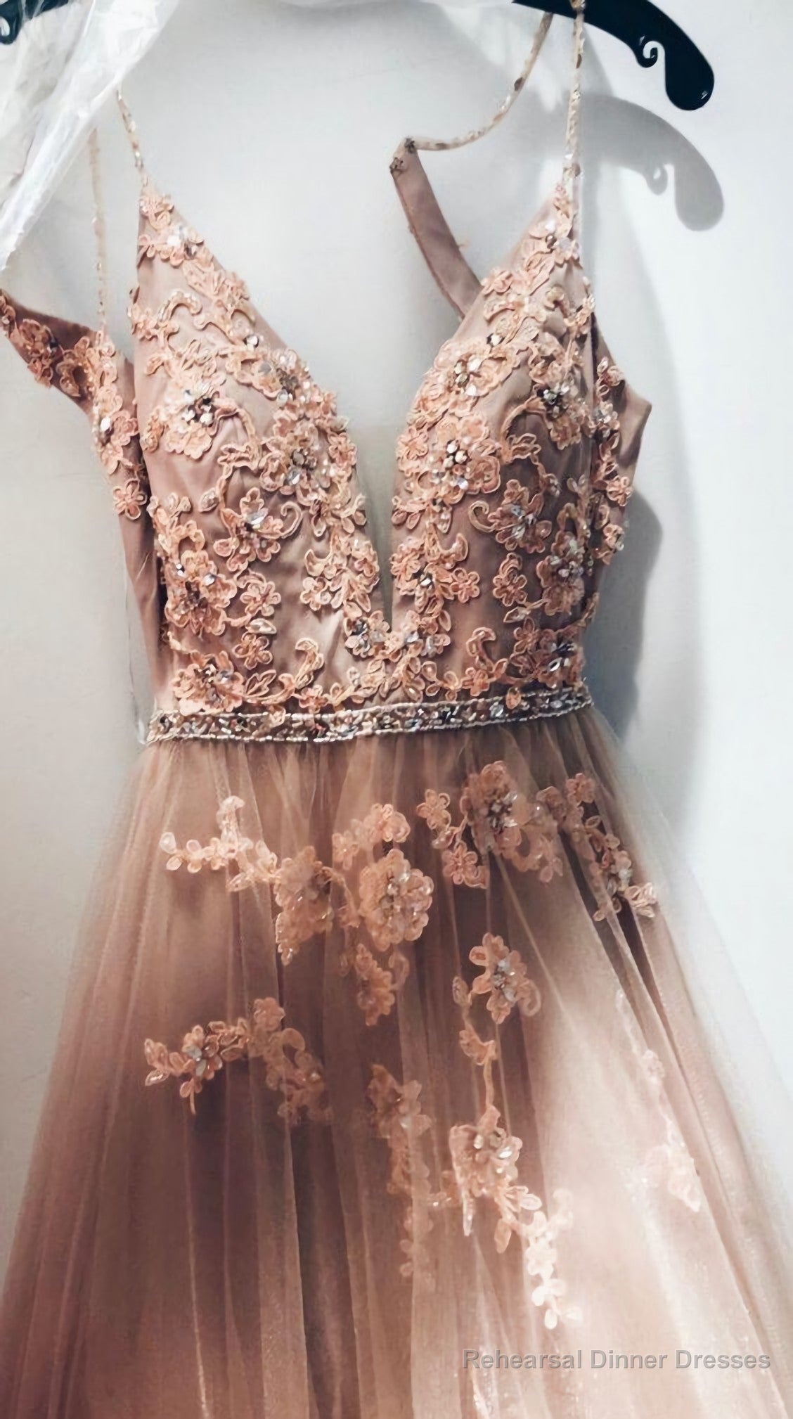 Lace Appliques Floor Length Tulle Prom Dresses Main image