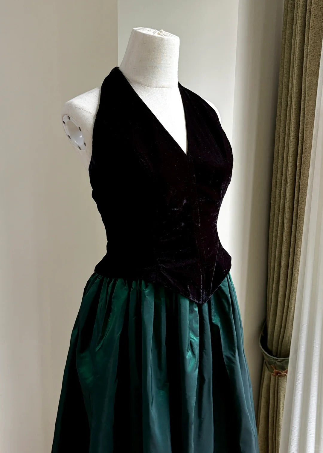 Retro Black And Green A-Line Halter Neck Velvet And Satin Classy Prom Dress