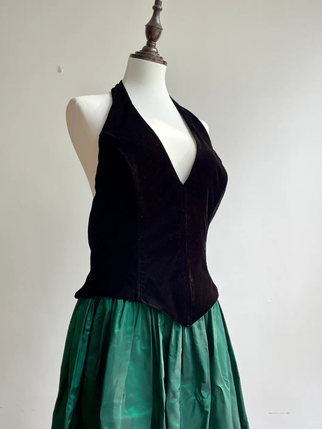 Retro Black And Green A-Line Halter Neck Velvet And Satin Classy Prom Dress