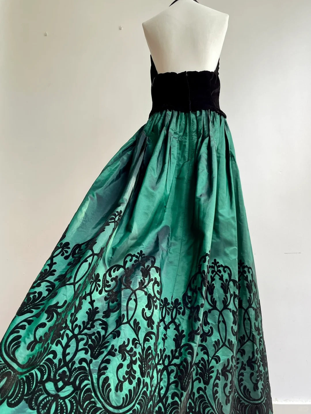 Retro Black And Green A-Line Halter Neck Velvet And Satin Classy Prom Dress