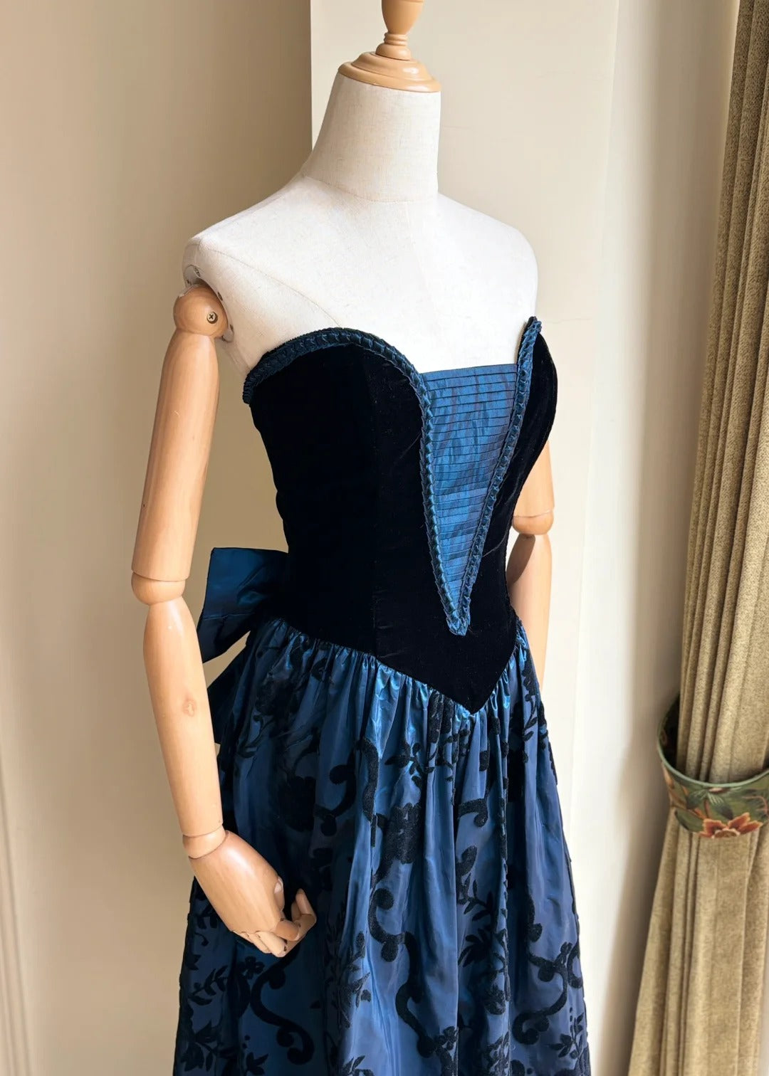 Retro Blue And Black A-Line Strapless Bow Jacquard Velvet Long Classy Prom Dress