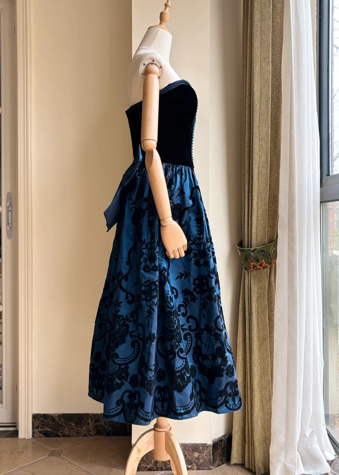 Retro Blue And Black A-Line Strapless Bow Jacquard Velvet Long Classy Prom Dress