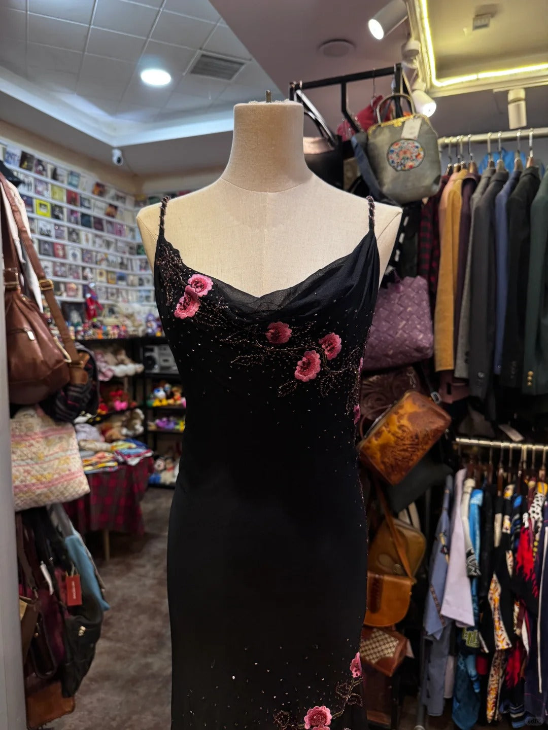 Retro Elegant Black Halter Neck Embroidered Chiffon Long Classy Prom Dress