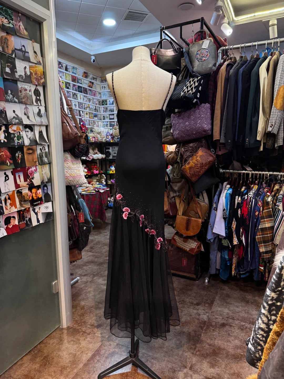 Retro Elegant Black Halter Neck Embroidered Chiffon Long Classy Prom Dress