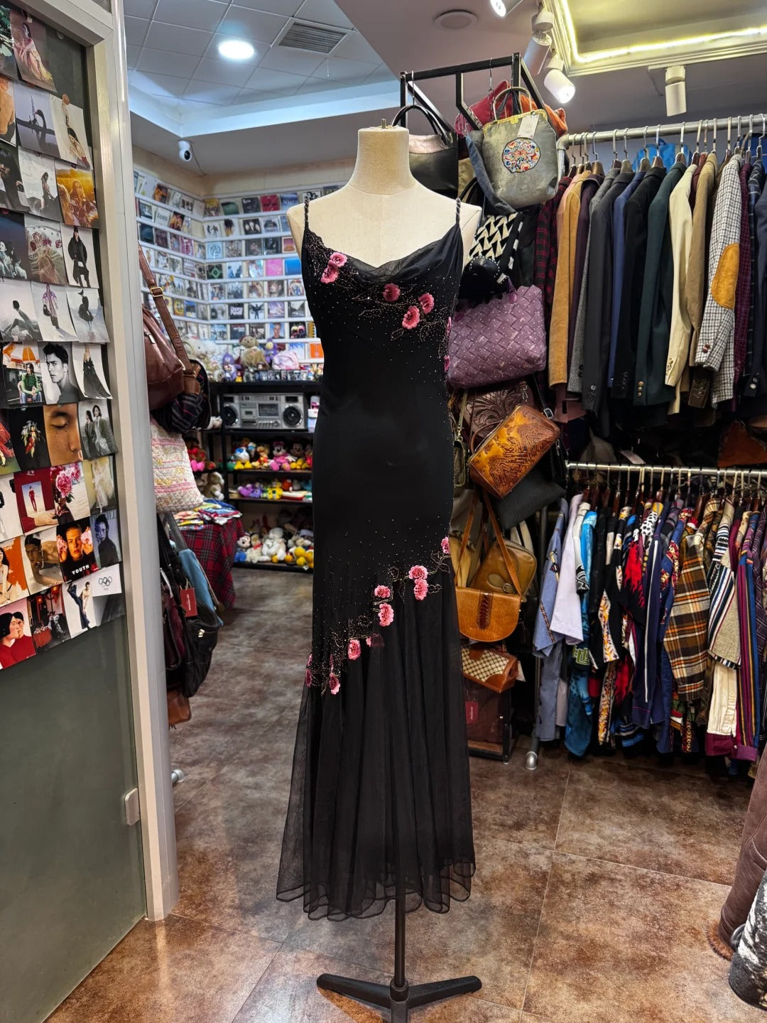 Retro Elegant Black Halter Neck Embroidered Chiffon Long Classy Prom Dress