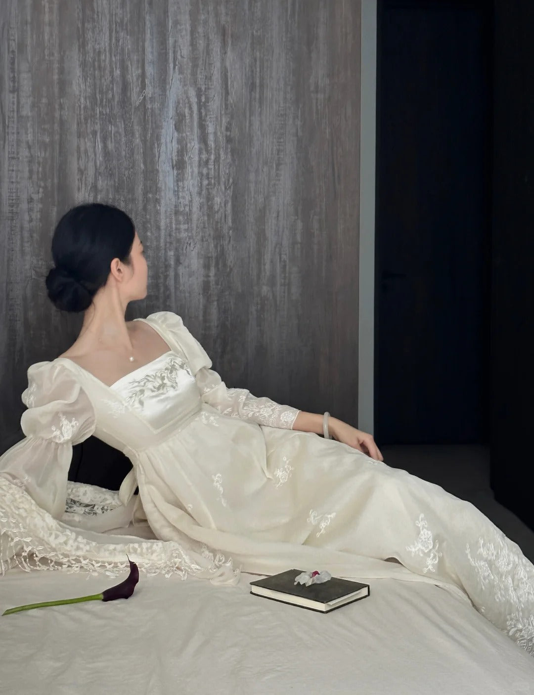 Retro Elegant Ivory A-Line Square Neck Long Sleeve Embroidered Lace Long Classy Prom Dress