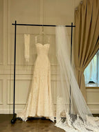 Retro Elegant Off-White Mermaid Strapless Lace Wedding Dress