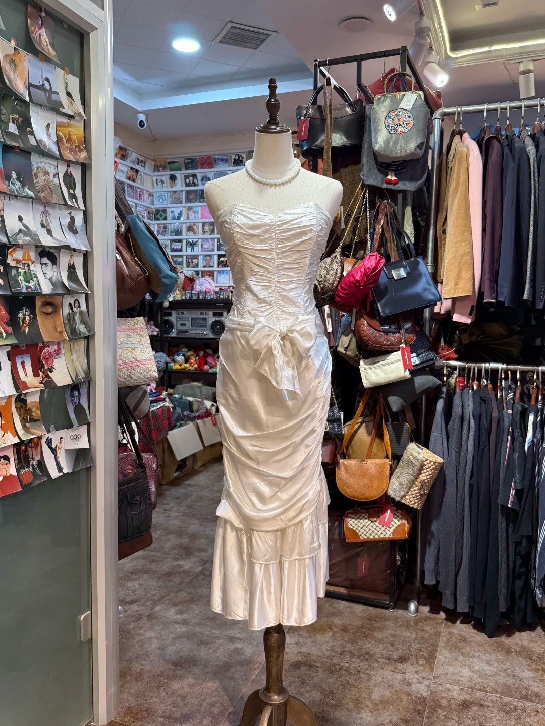 Retro Elegant White Mermaid Strapless Pleated Satin Long Classy Prom Dress