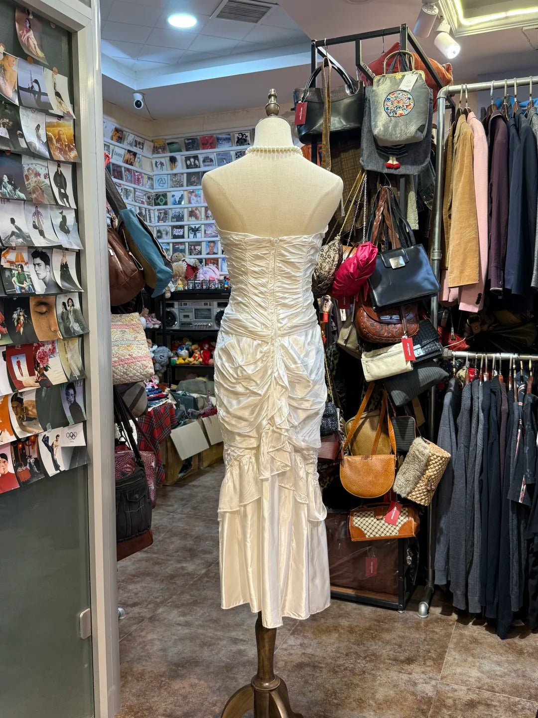Retro Elegant White Mermaid Strapless Pleated Satin Long Classy Prom Dress