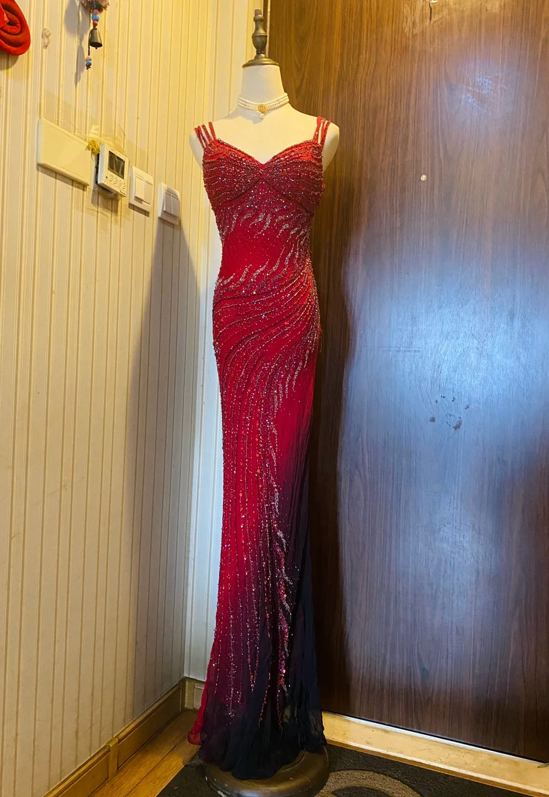 Retro Red And Black Gradient Mermaid V-Neck Halter Top Beaded Chiffon Long Classy Prom Dress Secondary image