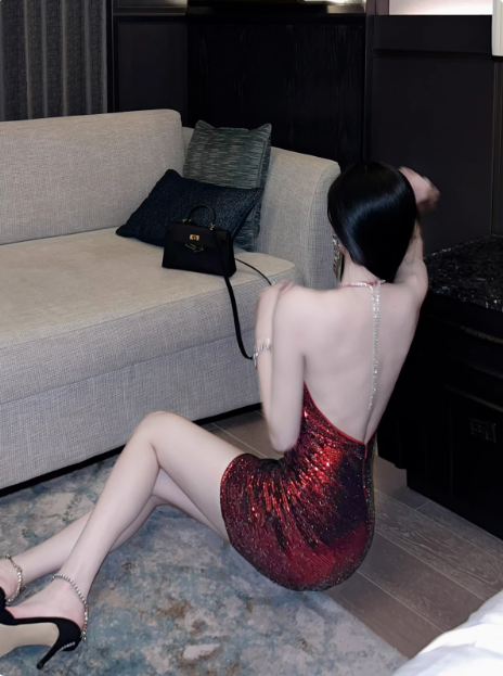 Sexy Halterneck Hip-Hugging Sparkly Backless Homecoming Dress Secondary image