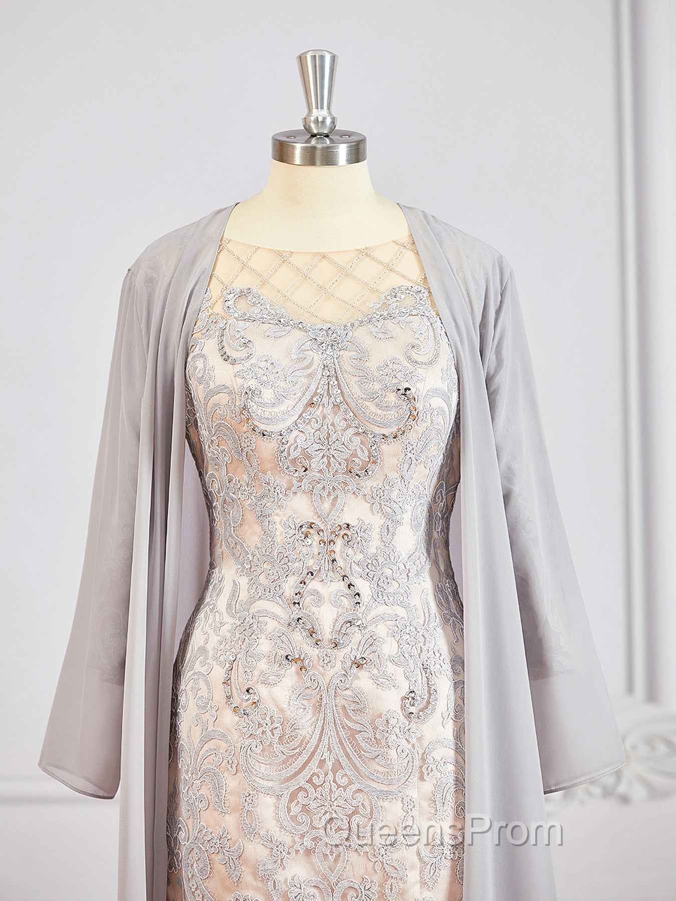 Sheath/Column Bateau Short/Mini Chiffon Mother of the Bride Dress With Appliques Lace Secondary image