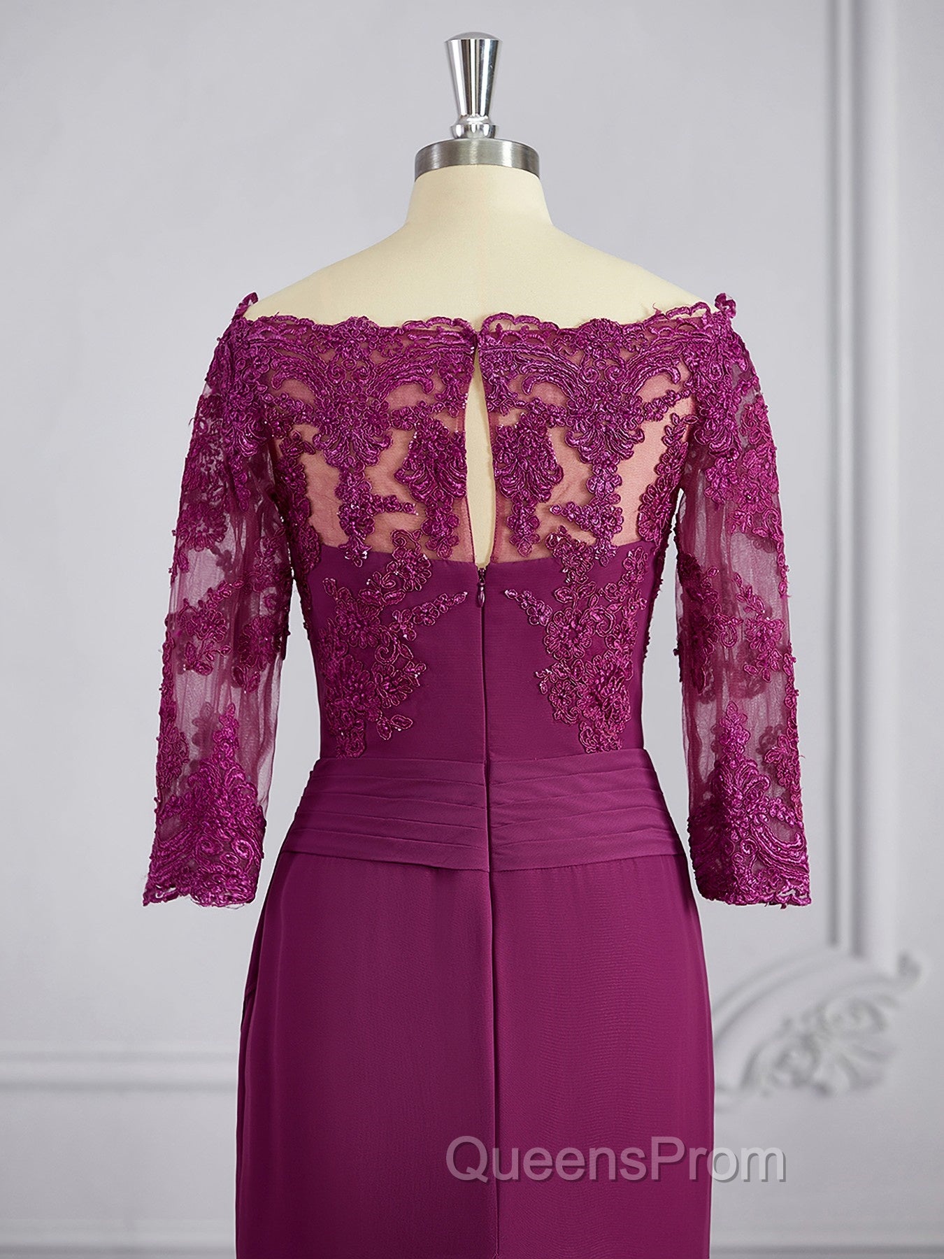 Sheath/Column Off-the-Shoulder Sweep Train Mother of the Bride Dress With Appliques Lace