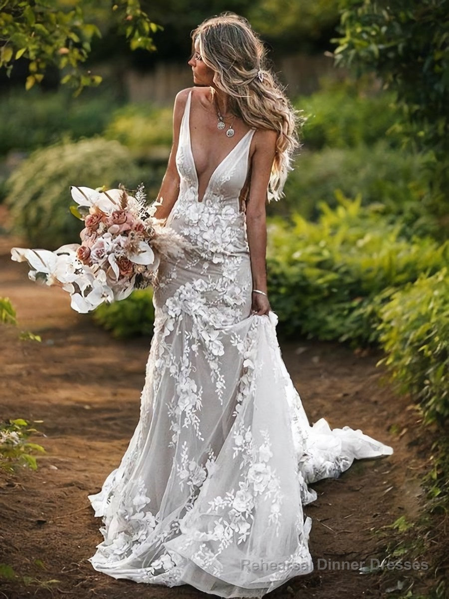 Sheath/Column V-neck Chapel Train Tulle Wedding Dresses With Appliques Lace Main image