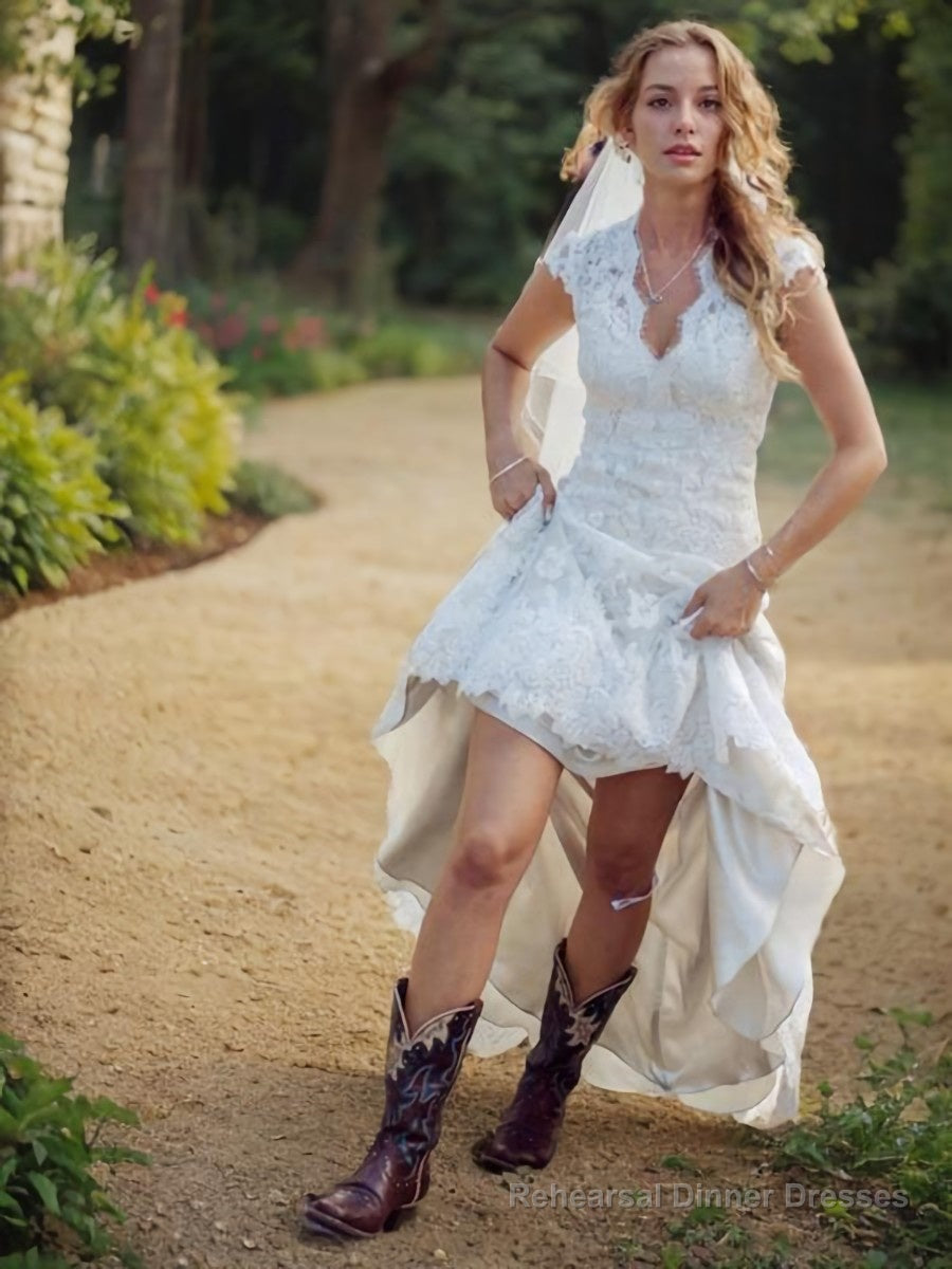 Sheath/Column V-neck Court Train Lace Wedding Dresses With Appliques Lace Main image