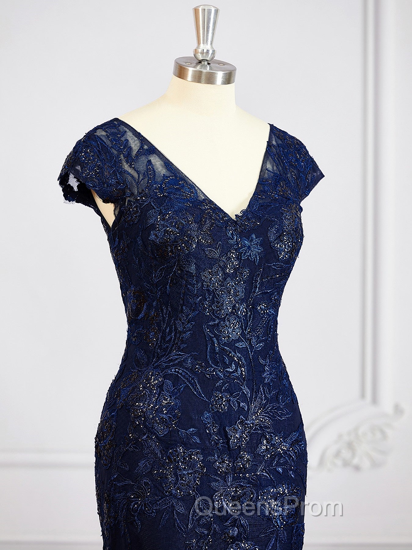 Sheath/Column V-neck Floor-Length Tulle Mother of the Bride Dress With Appliques Lace
