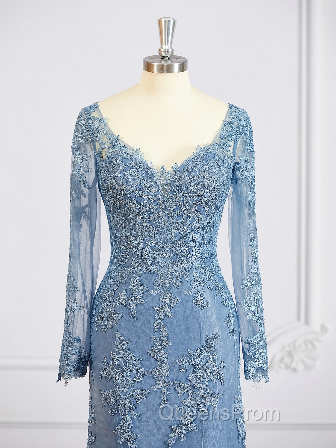 Sheath/Column V-neck Sweep Train Tulle Mother of the Bride Dress With Appliques Lace Secondary image