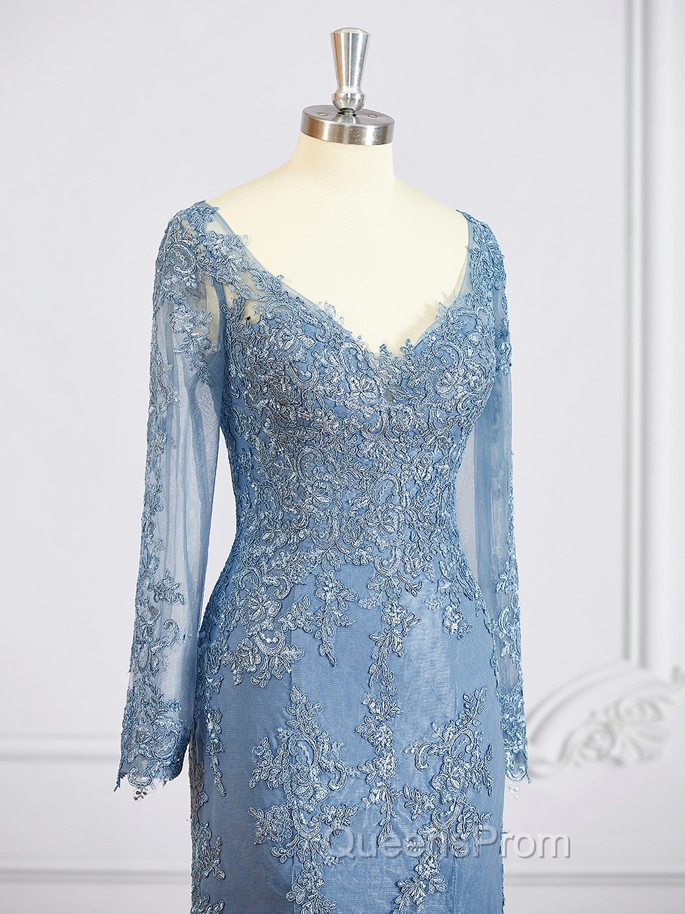 Sheath/Column V-neck Sweep Train Tulle Mother of the Bride Dress With Appliques Lace