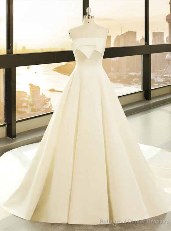 Simple White Satin Strapless Lotus Leaf Wedding Dress Main image