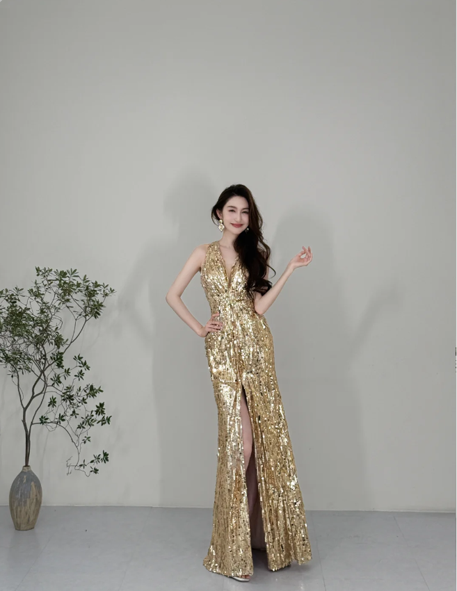 Sparkling Yellow Mermaid Deep V Halter Neck Slit Sequined Long Classy Prom Dress Secondary image