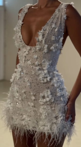 Sparkly Sheath V Neck White Feathers Beaded Wedding Dress Short Bridal Gown Wedding Dress