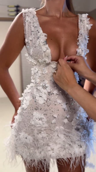 Sparkly Sheath V Neck White Feathers Beaded Wedding Dress Short Bridal Gown Wedding Dress