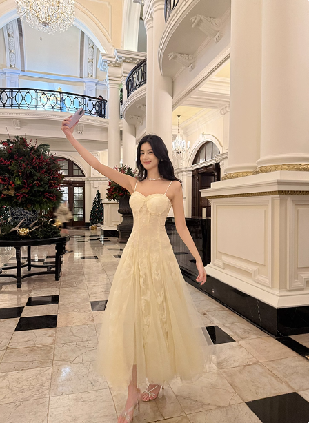 Sweet Cream Apricot A-Line Spaghetti Strap Lace Tulle Long Classy Prom Dress