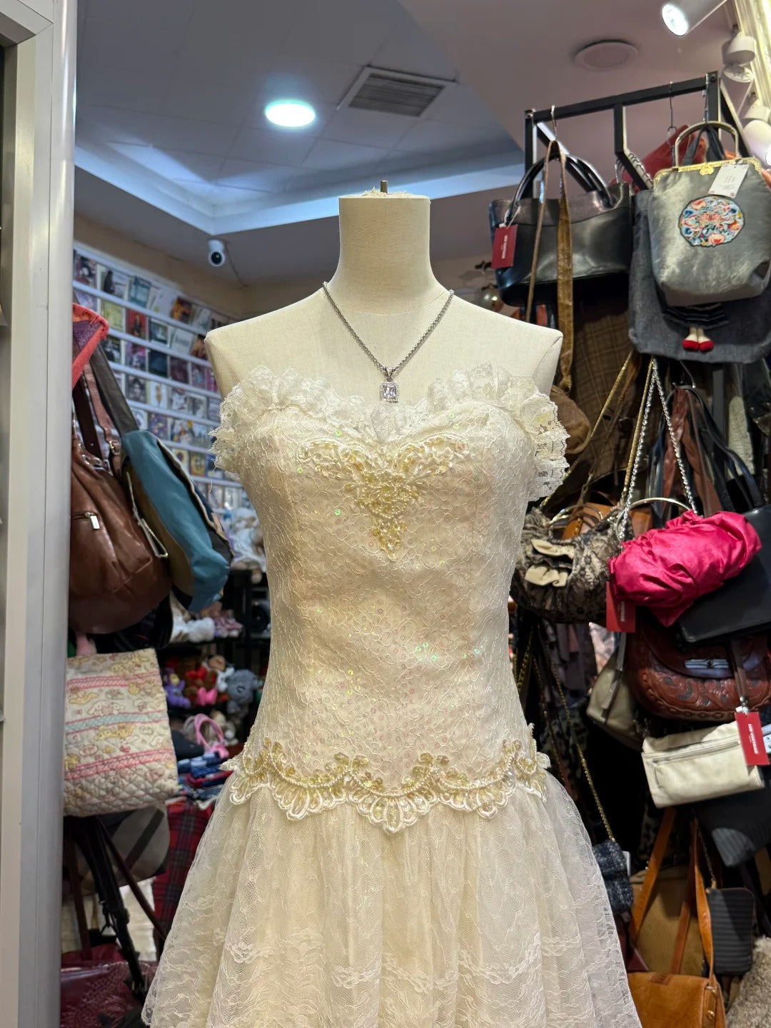 Sweet Ivory Heart-Shaped Neckline Embroidered Layered Lace Classy Prom Dress