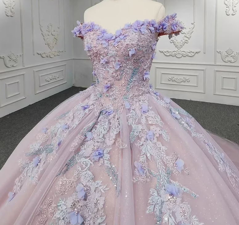 Sweetheart Off The Shoulder Beaded Floral Appliqu¨¦ Quincea?Era Ball Gown