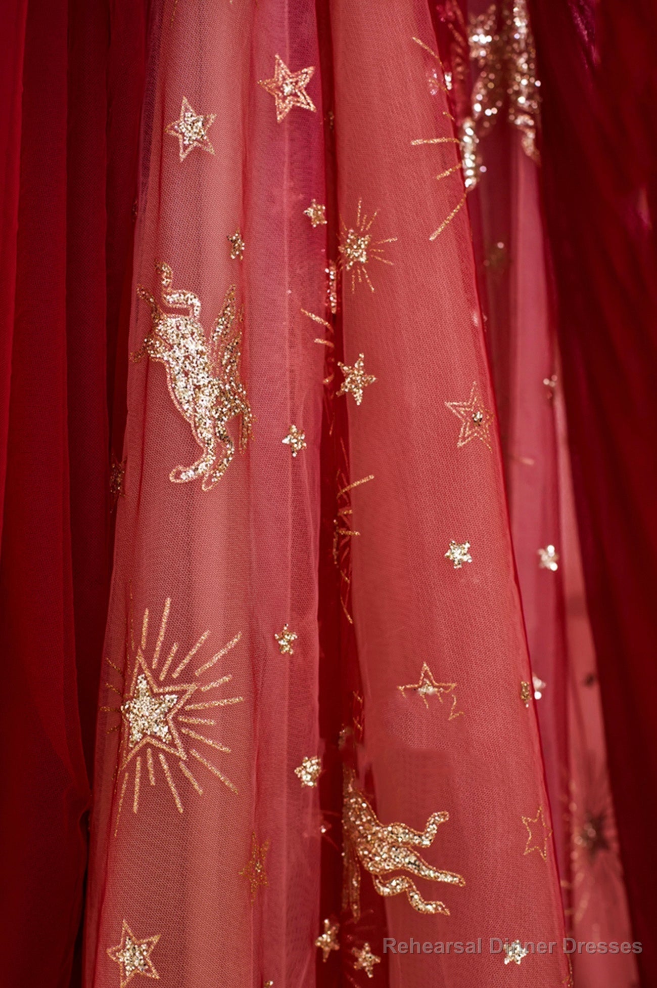The Red Strapless Tulle Long A-Line Prom Dress is a showstopper. With its off-the-shoulder design and A-line silhouette, it perfectly blends elegance and allure.