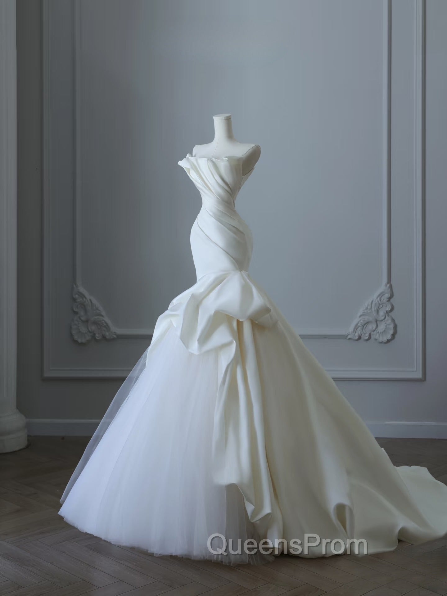 Timeless Mermaid Strapless Satin Ivory Long Wedding Dress Bridal Dress Secondary image