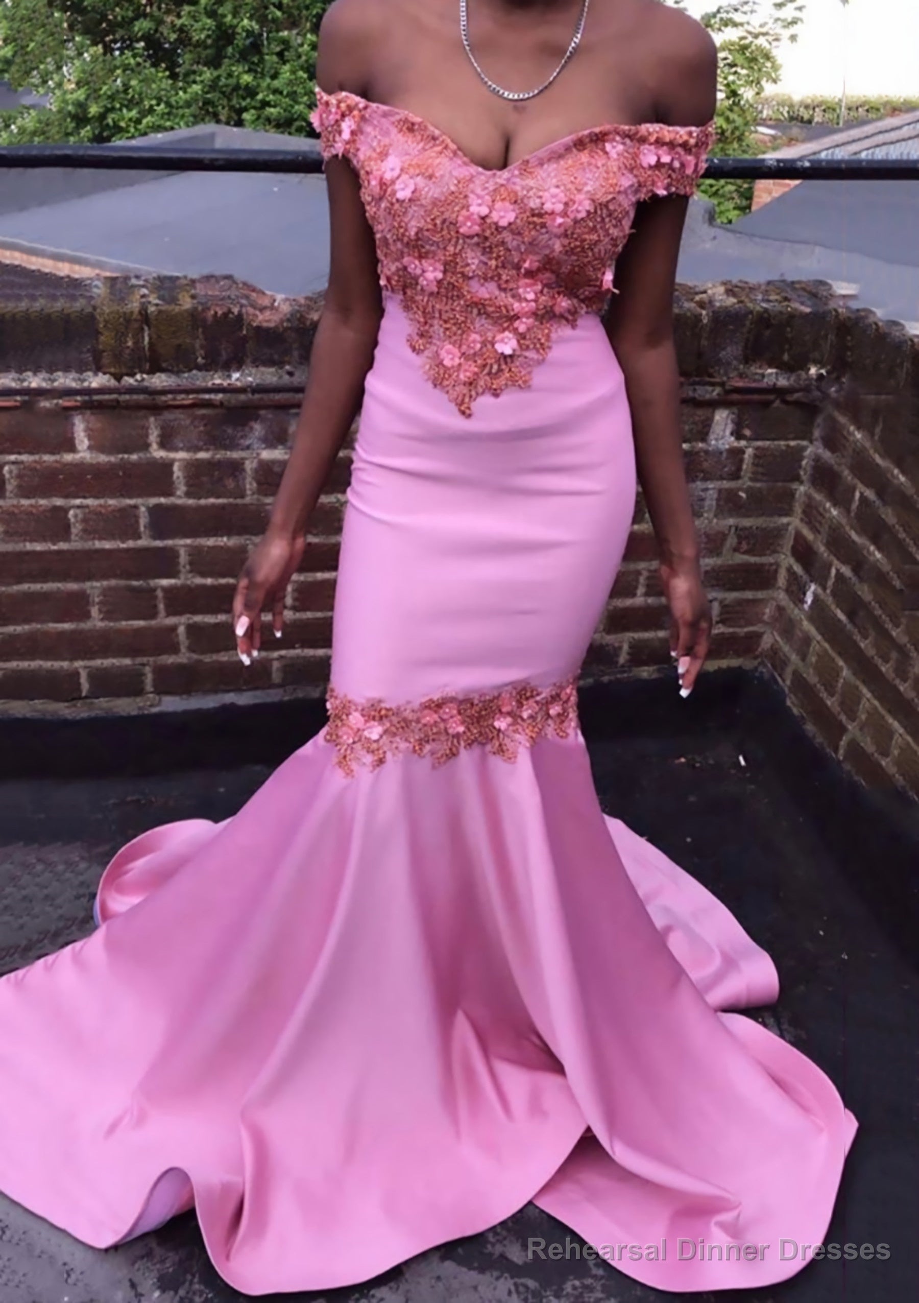Trumpet/Mermaid Off-the-Shoulder Court Train Satin Prom Dresses With Beading Flowers Main image
