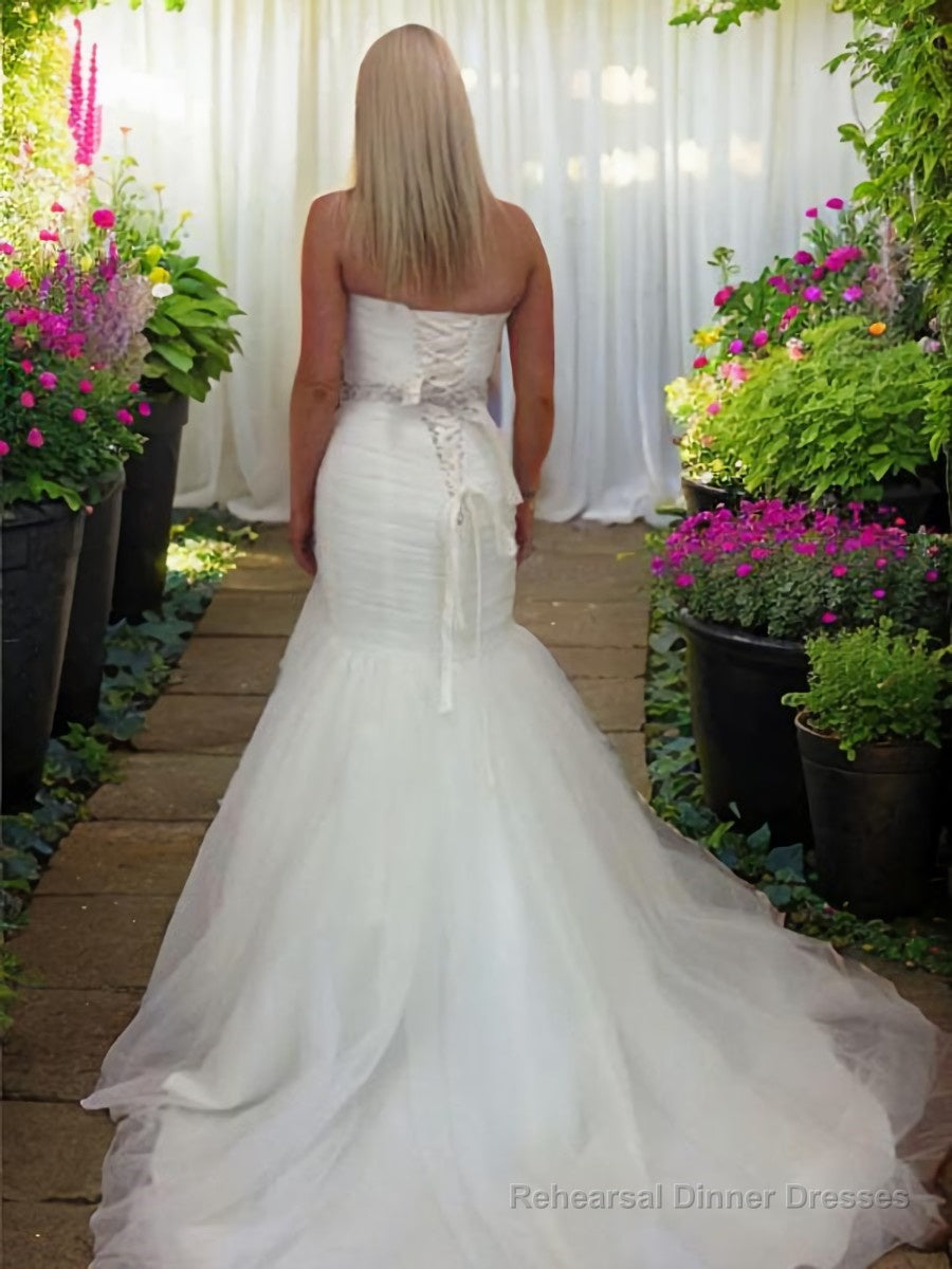 Trumpet/Mermaid Sweetheart Court Train Tulle Wedding Dresses With Beading Secondary image