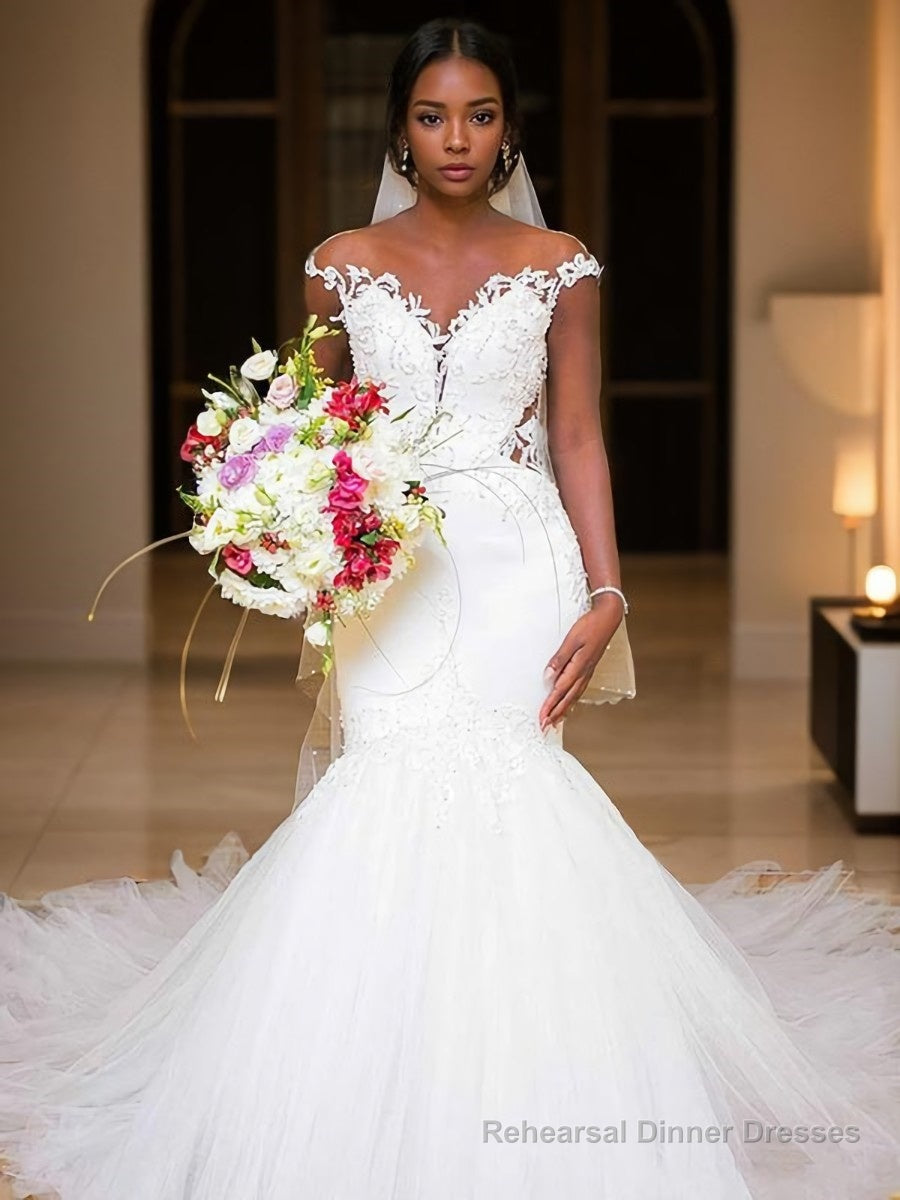 Trumpet/Mermaid V-neck Chapel Train Tulle Wedding Dresses With Appliques Lace Main image