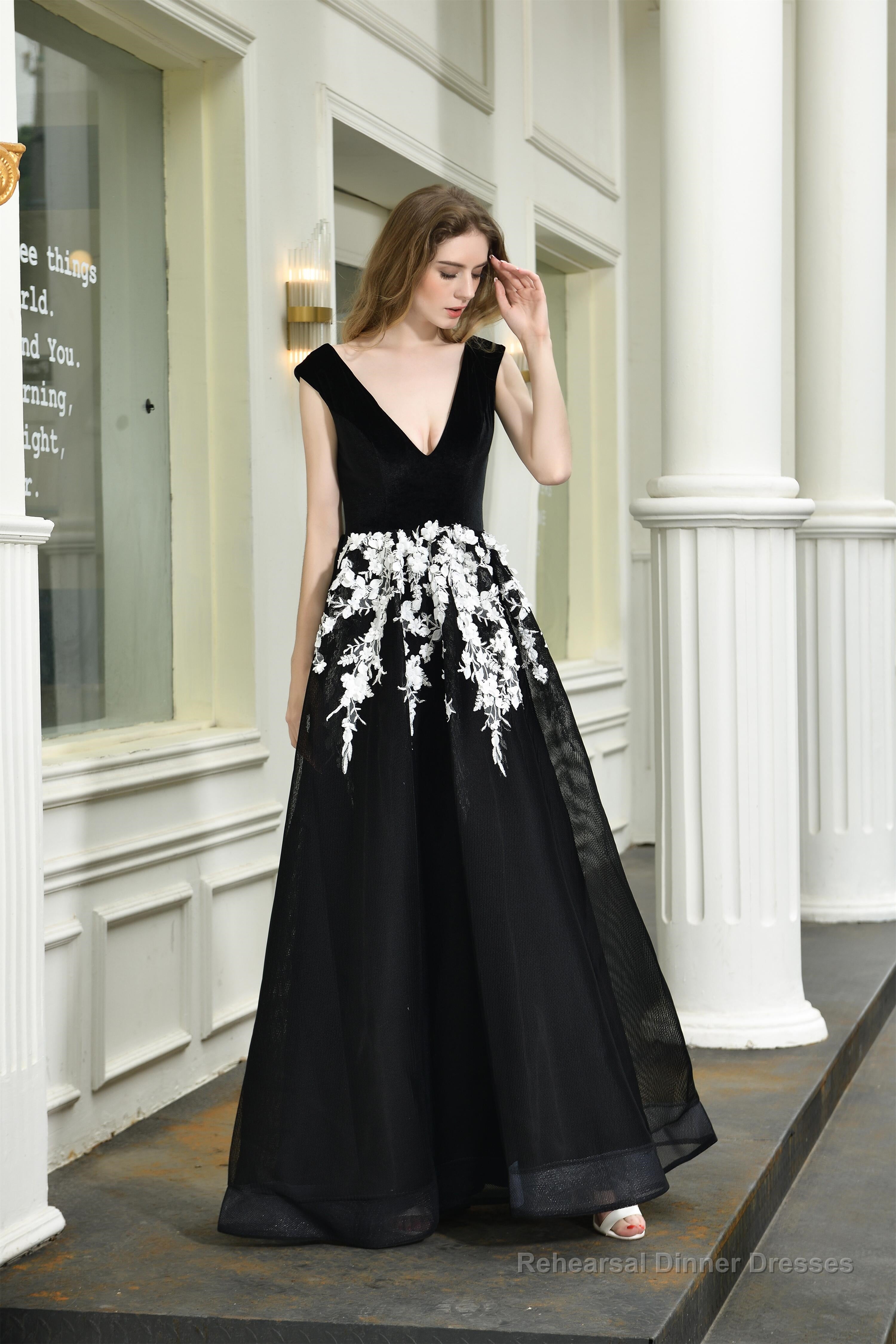V Neck A-Line Tulle Floor Length Black Prom Dresses with Appliques Secondary image