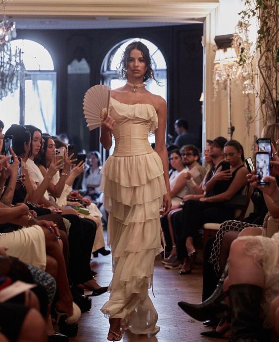 Vintage A Line Strapless White Chiffon Long Prom Dresses