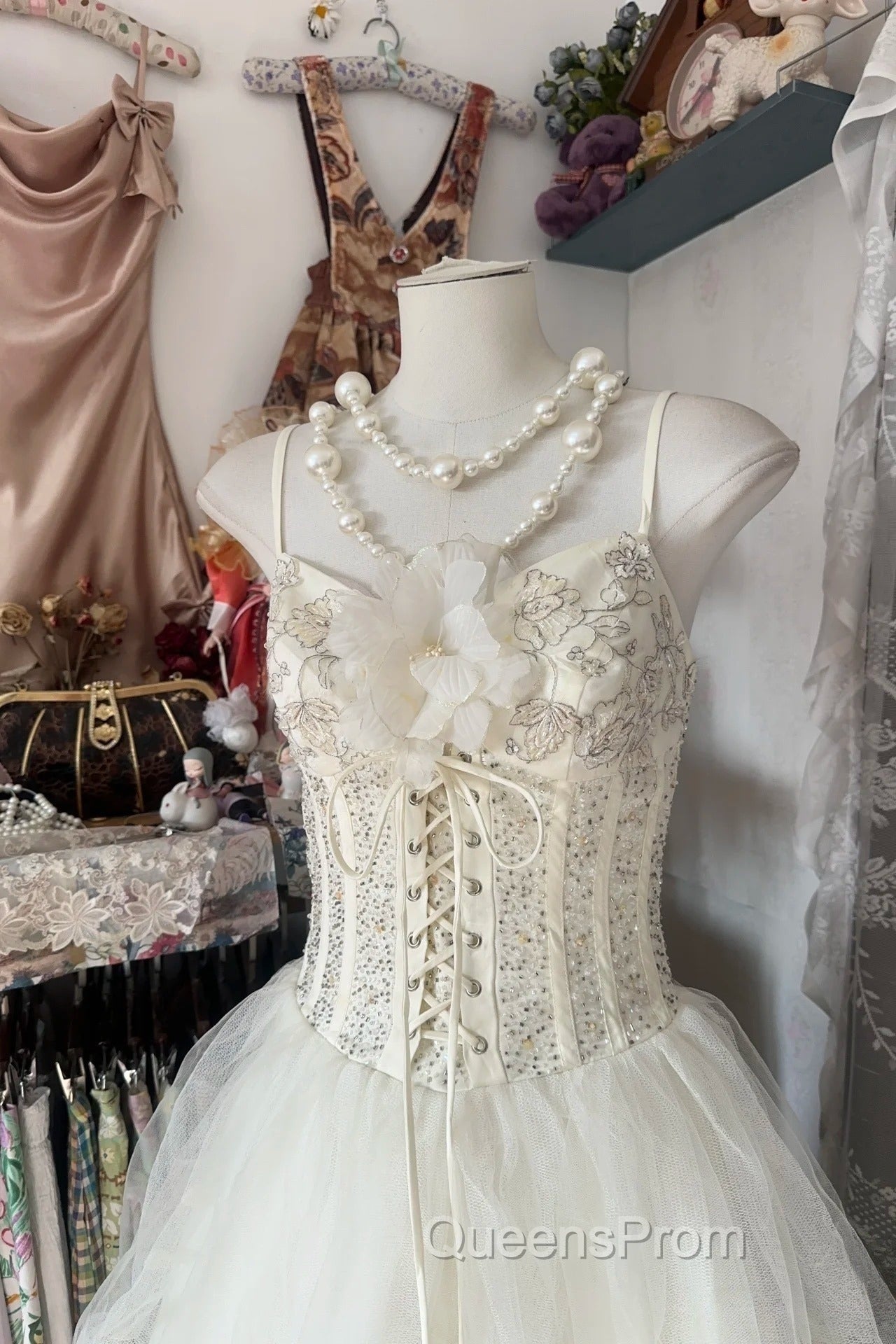 Vintage Ball Gown Spaghetti Straps Sleeveless Long White Evening Dress Evening Prom Dress Secondary image