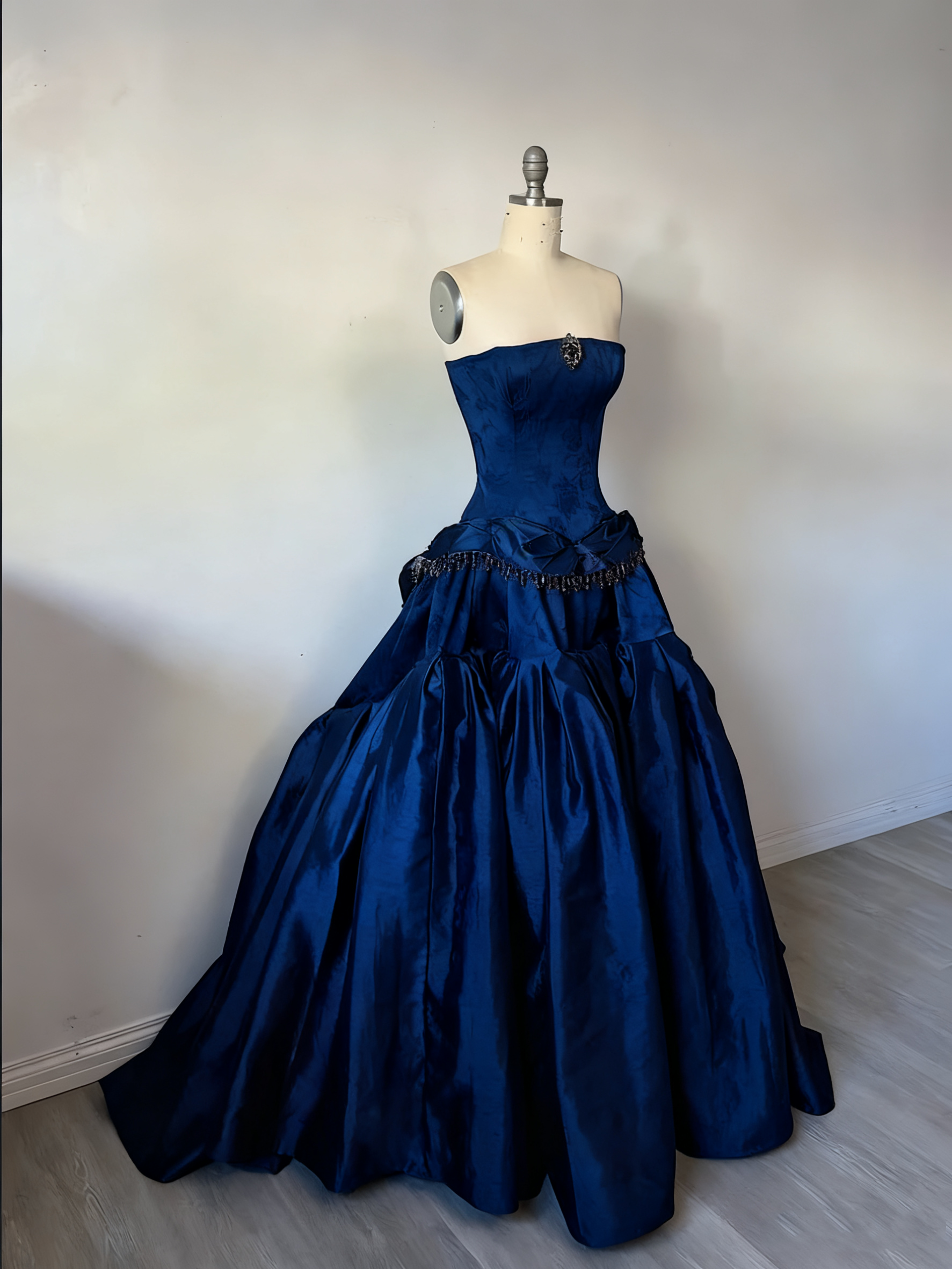 Vintage Ball Gown Strapless Burgundy Sleeveless Satin 90S Classy Classy Prom Dress Inspiration Party Dress Princess Graduation Dress