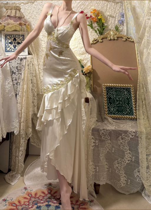 Vintage Beaded Satin V-Neck Ruffle Mermaid Prom Dress Secondary image