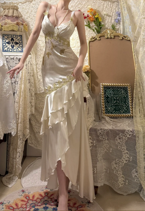 Vintage Beaded Satin V-Neck Ruffle Mermaid Prom Dress