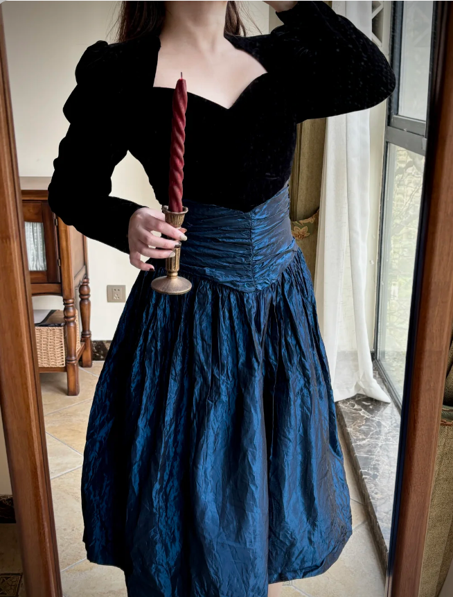 Vintage Black And Blue A-Line Long-Sleeved Velvet And Satin Classy Prom Dress Secondary image