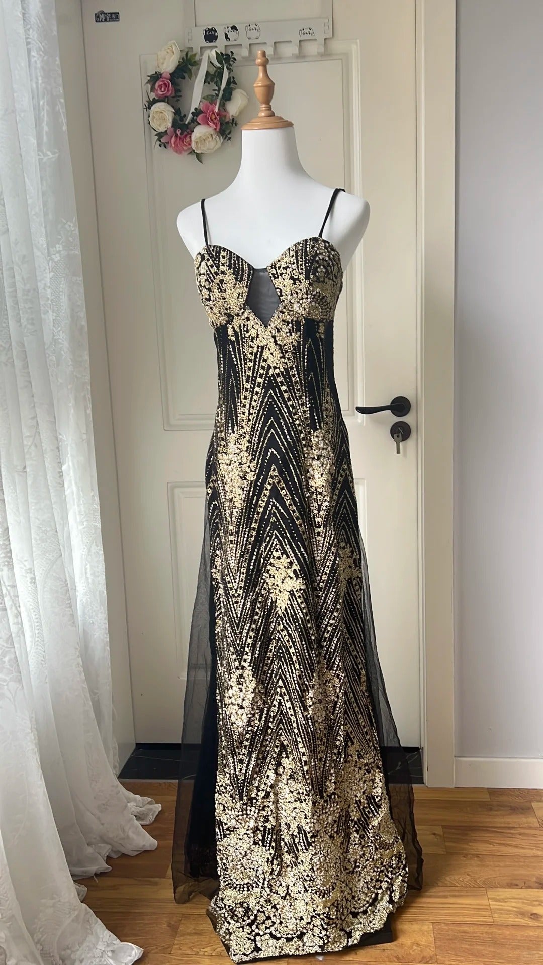 Vintage Black And Gold Mermaid Strappy Sequin Embroidered Long Classy Prom Dress Secondary image