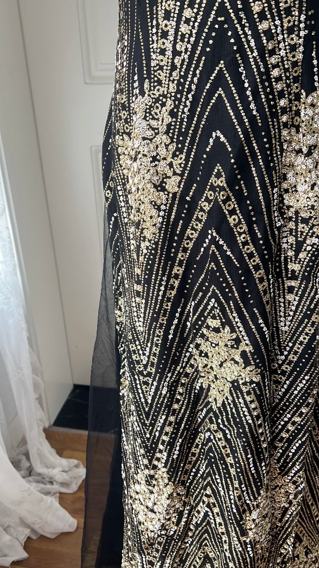 Vintage Black And Gold Mermaid Strappy Sequin Embroidered Long Classy Prom Dress