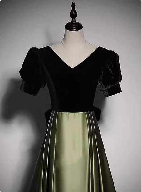 Vintage Black & Green Color Block A-Line V-Neck Velvet Satin Long Classy Prom Dress Secondary image