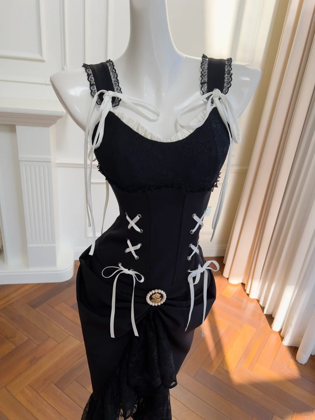 Vintage Black Mermaid Lace And Satin Long Classy Prom Dress