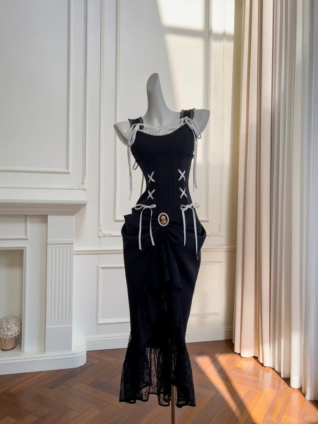 Vintage Black Mermaid Lace And Satin Long Classy Prom Dress