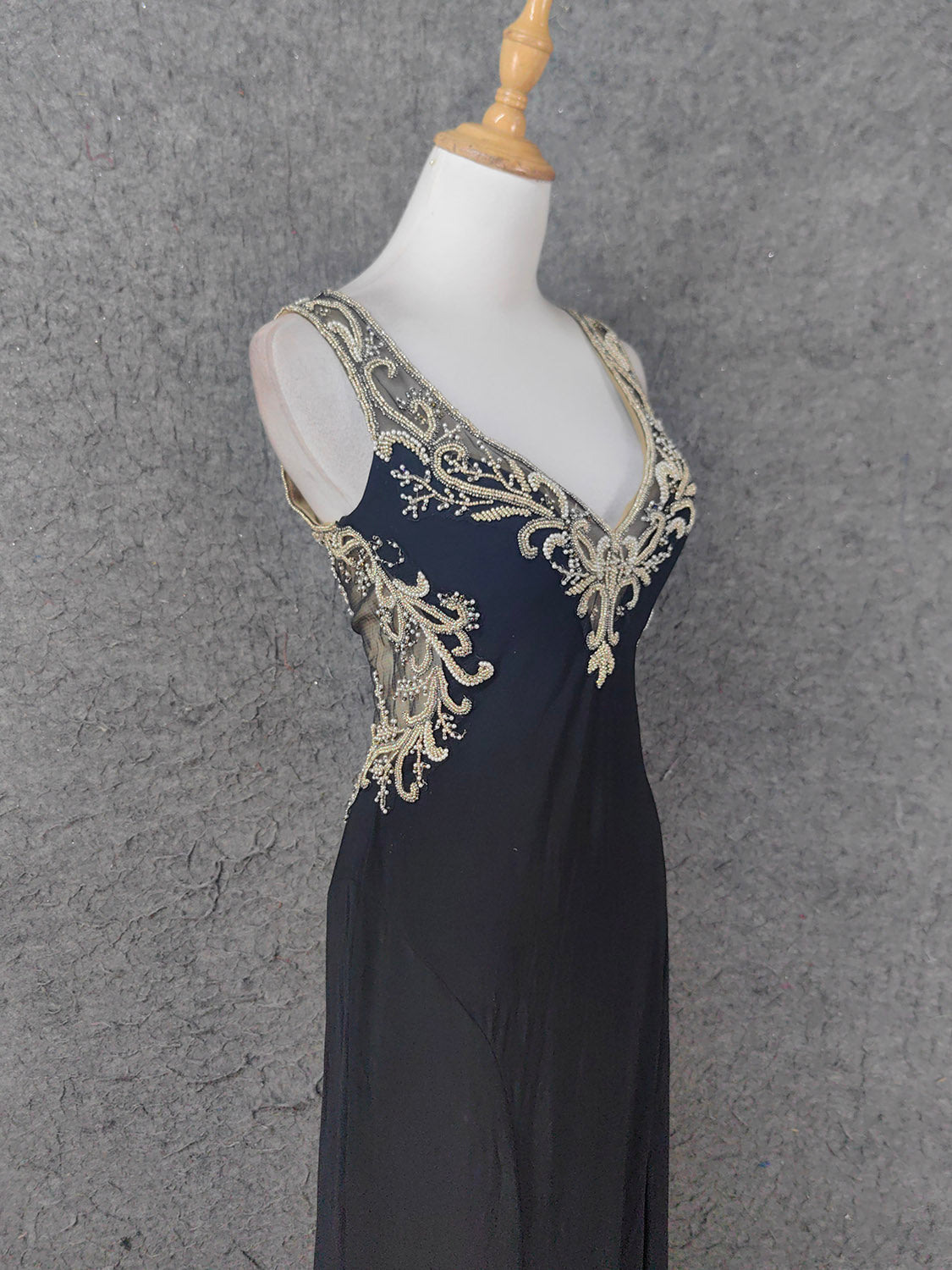 Vintage Black V-Neck Beaded Chiffon Long Classy Prom Dress